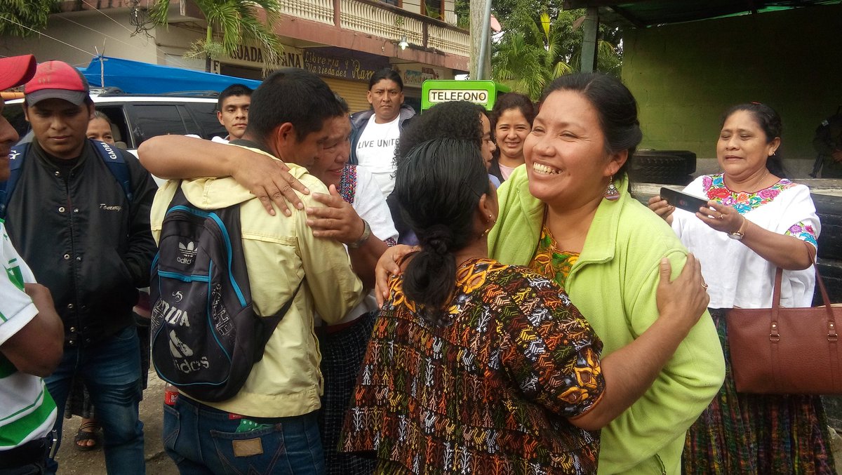 PersonalEscrito's tweet photo. Very good news, Maria Choc was released.
#FreeMariaChoc #LibertadMaríaChoc #indigenous #Guatemala
https://t.co/5dWH5uR1cv
Photo via @puebloresiste https://t.co/5qRMzRF4gu