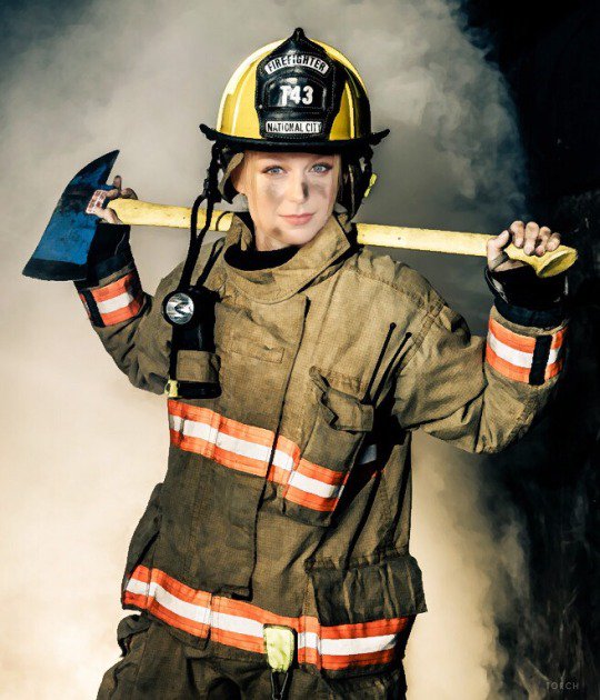 KryptonianGrace's tweet image. "If I wasn't a superhero, I'd probably be a firefighter. Or a stripper." snorts.