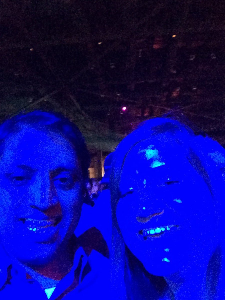 Waiting for Lorde! #amazonpostholidayparty #bepeciliar