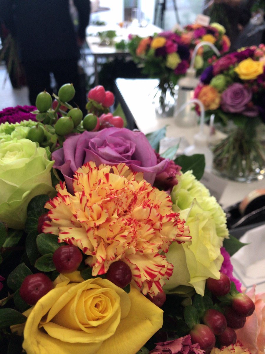 美しいものを見て
美しいと思える心が美しい♡

お金を稼げると思っているから、お金を稼げるだけの話。でも、どうせなら誰かの役にてたったお金を得たいですよね。お金の使い方も重要です。人生、お金の使い方で変革すると言っても過言ではありません。ご興味あればいつでもご連絡ください♪