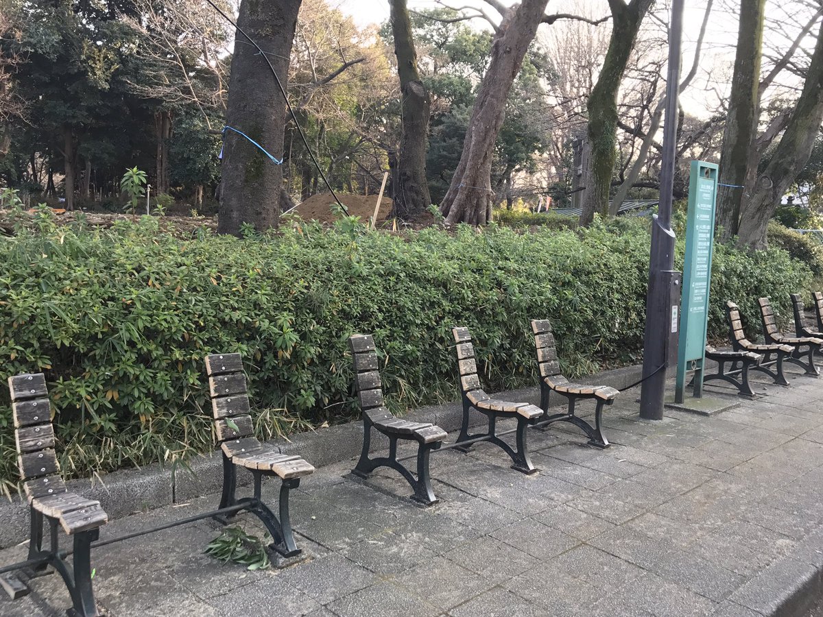 うちだう なんだこのベンチ と思ったら解体中だった 上野公園 T Co Oc74vwz5 Twitter