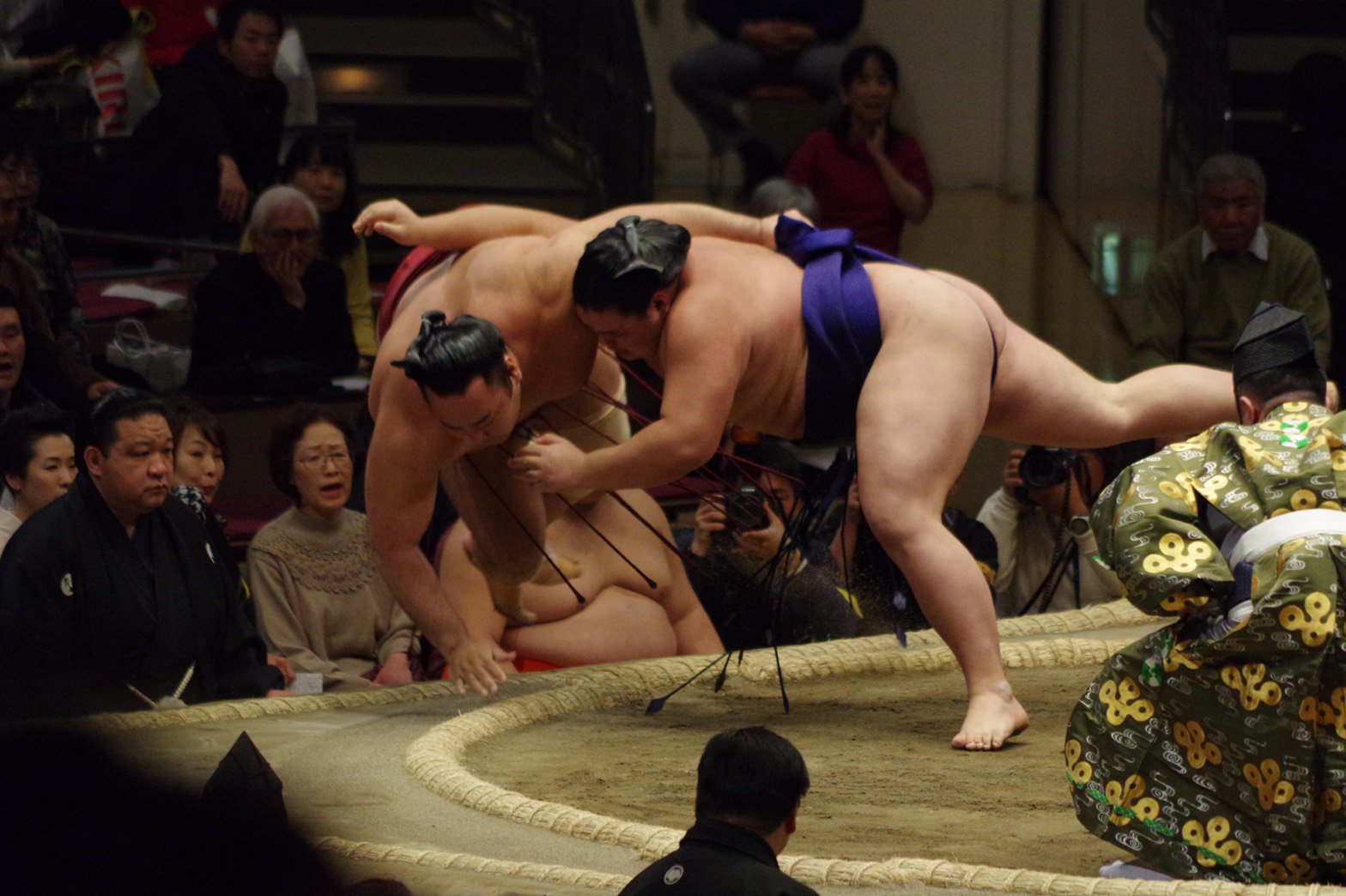 DT9wznTUQAAYTKB.jpg:large