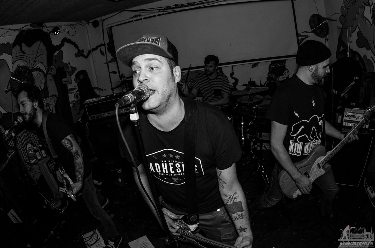 PrimetimeFail's tweet photo. Here's evidence from the saturday crime scene, when we played @uncle_m_music -city Münster with our new friends #forbiddenwizards (check them out!)
#baracke #münster #unterschichtenrecords https://t.co/OIAamz87r4