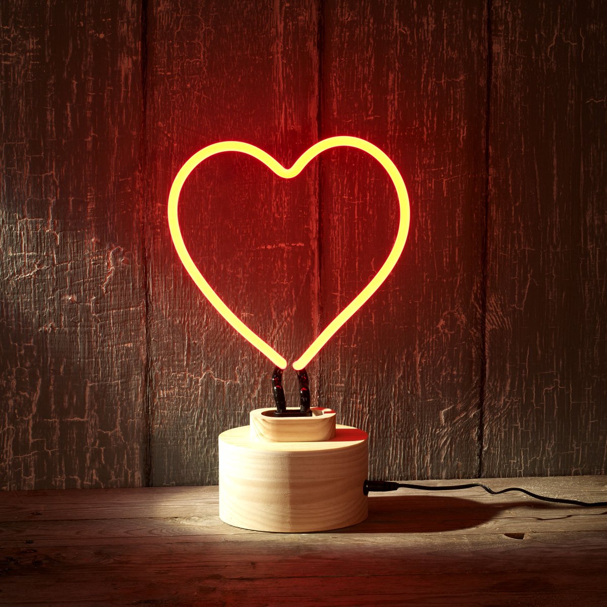 Valentines day will soon be upon us. Why not give the gift of love with one of our Red heart neon lamps?
goo.gl/fJTZN9
#gifthour