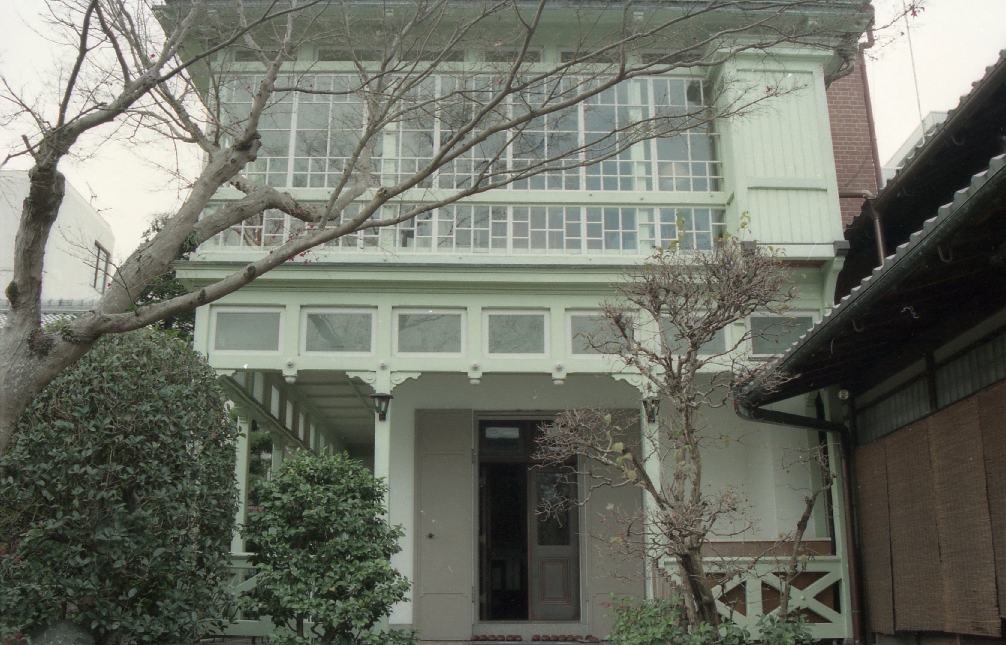 Besan 競馬場通いの御城提督 楽々荘洋館 旧田中源太郎邸 京都府亀岡市北町 明治31年 京都鉄道創業者で議員も務めた 田中源太郎の旧邸 庭園は七代目小川治兵衛の作庭 国登録有形文化財 写真は昔のものだけど頼めば見学できるかと 今年からがんこが運営