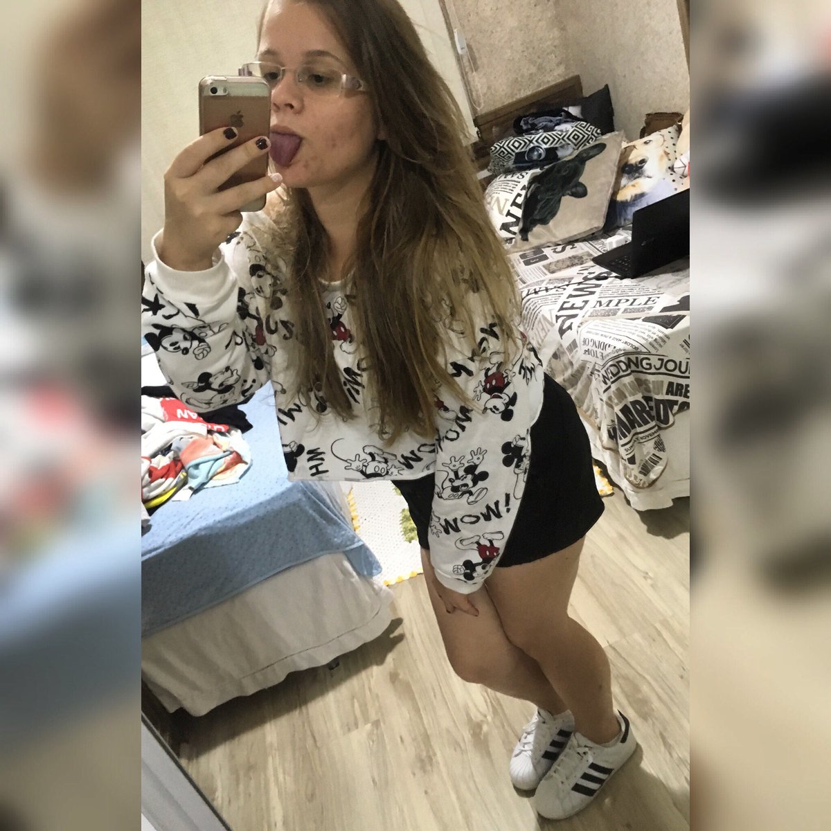 iaraathaiss's tweet photo. Por fora já desistiu. Por dentro sempre descobre algum motivo para recomeçar. 🌼 #BomDia https://t.co/LTYbmrqOUI