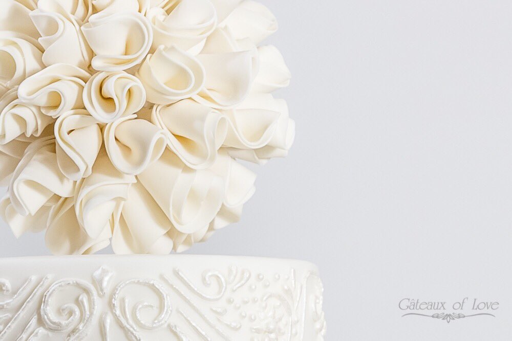 gateaux_of_love's tweet photo. Classic off-white wedding cake
#newlyweds #classic #offwhite #whiteonwhite #white #whitelicious #wedding #cake #weddingcake #stenciling #piping #royalicing #flowersugar #sugarflowers #handmade #customweddingcake #followme #gateauxoflove
https://t.co/KwyUzNacrv https://t.co/FXksl7dkco