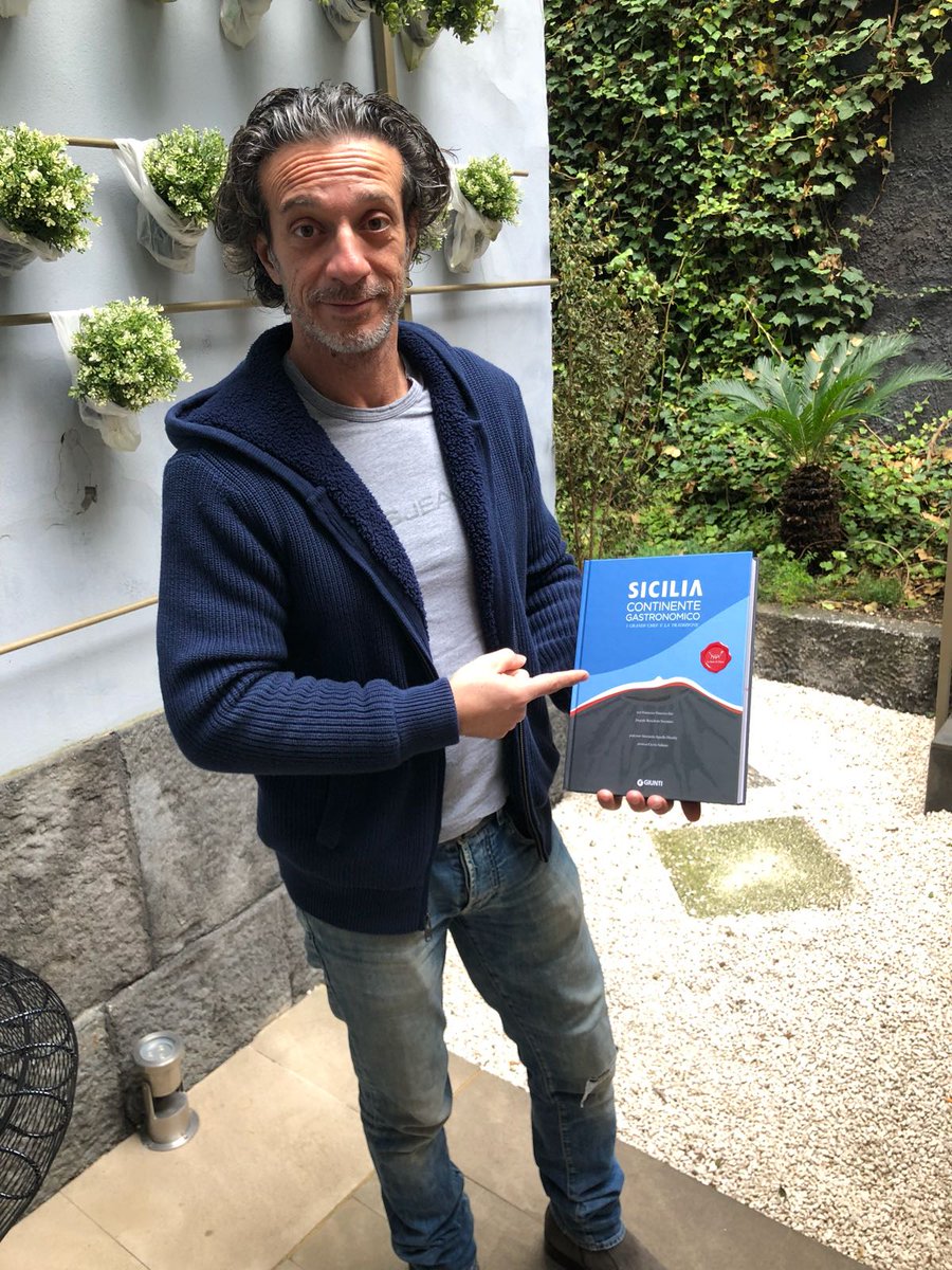 LeSostediUlisse's tweet photo. Salvo #Ficarra con il nostro libro Sicilia Continente Gastronomico, edito da @GiuntiEditore.
Il piacere delle #Eccellenze che si incontrano! https://t.co/CsbkjKVEzV
