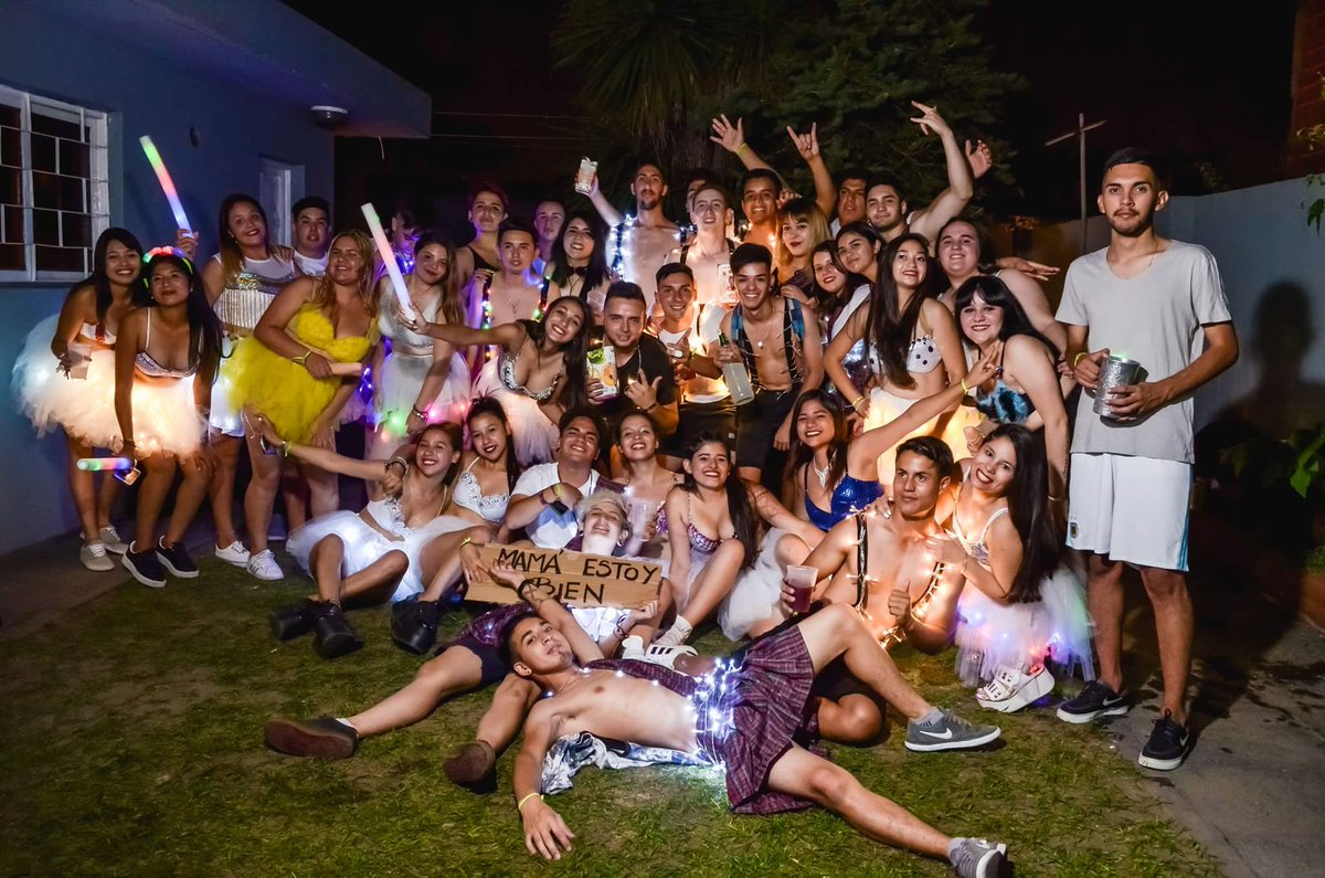 Sel_Bordolina's tweet photo. Gracias por todo Promoción 2017 💘
#Infin17os 👑💖💞
#29D 💣💣💣🎉🔙 https://t.co/j2jfmuqhfR