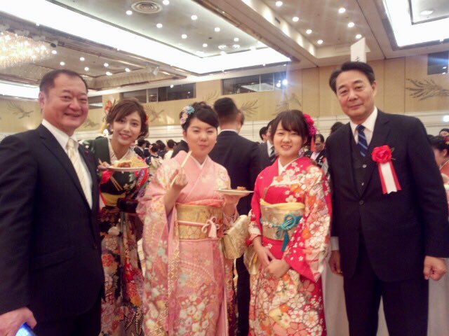 海江田万里 事務所 今日は 成人の日 港区の成人式に参列しました テレビなどで報道される新成人の狼藉は勿論なく 和やかな式と懇親会でした 会場の女性は ほとんどが振り袖姿で 一度に春がきたかのような華やかさです 続く 海江田万里 事務所 今日は 成人の日 港区の成人式に参列しました テレビなどで報道される新成人の狼藉は勿論なく 和やかな式と懇親会でした 会場の女性は ほとんどが振り袖姿で 一度に春がきたかのような華やかさです 続く