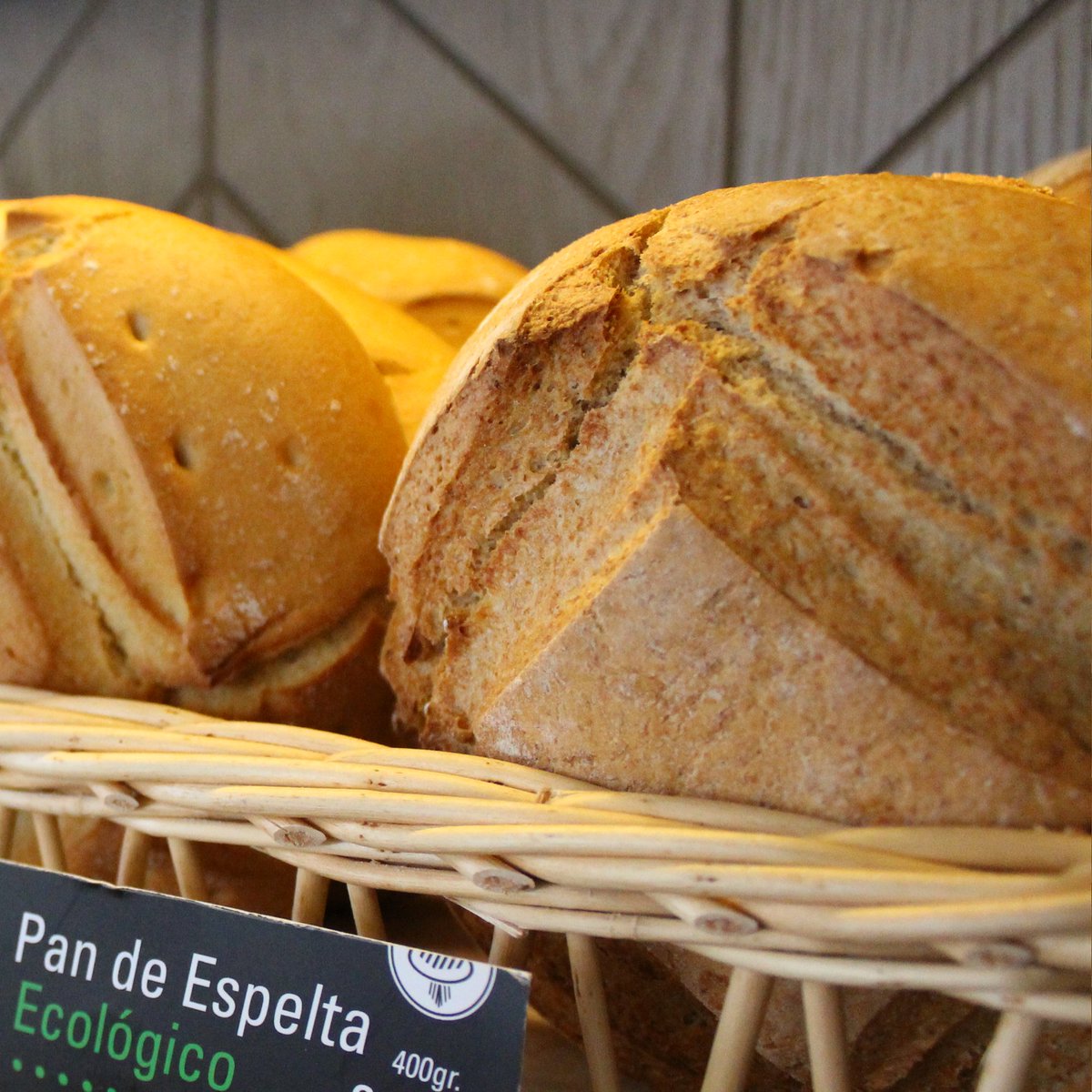 panelmimbre's tweet photo. Ya han terminado todas las fiestas y después de tantos excesos te recomendamos el Pan Espelta Ecológico, blanco ó integral ... ¡Miramos por tu Salud! 🍞🍞🍞
#panaderías #artesanal #panessaludables #panesecologicos #panespelta #panespeltaintegral https://t.co/auPIMBfUam