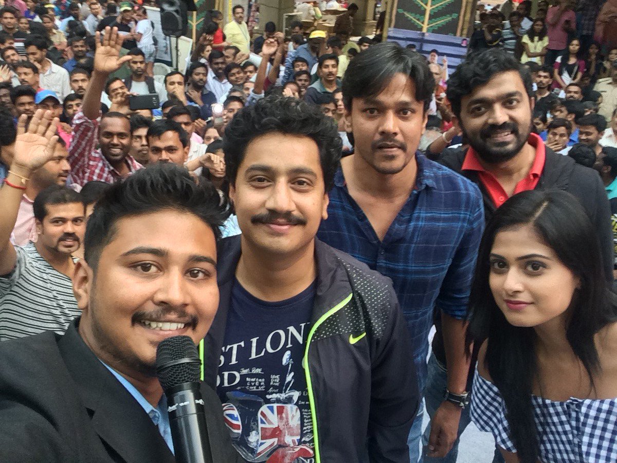 boxoffice_kan's tweet photo. its all abt yest..amazing day launching a lyrical video song of #krishnatulasi starring @SanchariVijay sung by @ArmaanMalik22  nd d audio launch red carpet of #seizer starring @chirusarja @Ravichandaran1 nd @prakashraaj https://t.co/4CdmW77o2a