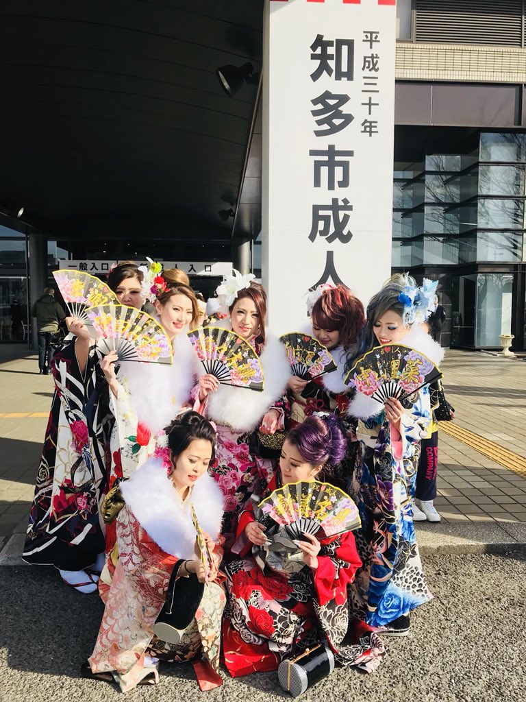 ℳℴℳℴღ A Twitter 成人式 皆派手でとっても可愛い 知多成人式 成人式 派手 可愛い リムジン ℳℴℳℴღ A Twitter 成人式 皆派手でとっても可愛い 知多成人式 成人式 派手 可愛い リムジン