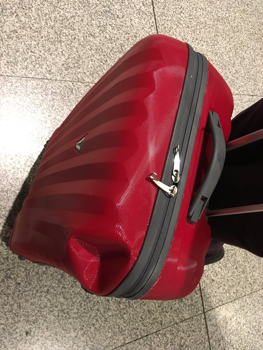 ryanair damaged suitcase