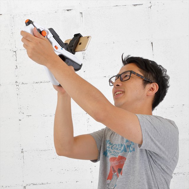 mj_hobby's tweet photo. 【2名様】スマホ連携シューティングゲーム「ARマジックガン」 - マイナビニュースホビー・お年玉プレゼントその22 このツイートをRT＆フォローでプレゼント! 詳細は記事にて! https://t.co/bMiy7AlgL8 https://t.co/5GNgDXna31