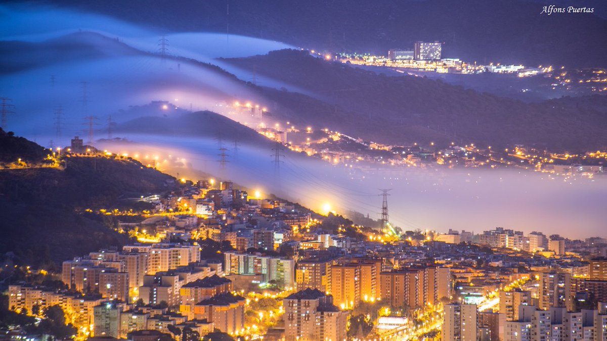 #CascadadeNubes cae sobre barrios altos de #Barcelona dsd #VallèsOriental #FelizLunes #niebla #boira #cloudfalls <a href="/AEMET_Esp/">AEMET</a> <a href="/btveltemps/">btv el temps</a> <a href="/AEMET_Cat/">AEMET_Cataluña</a> <a href="/meteocat/">Meteocat</a> <a href="/Tiempo_Mercedes/">Mercedes Martín</a> <a href="/tiempobrasero/">Tutiempo</a> <a href="/TomasMolinaB/">Tomàs Molina</a> <a href="/gemmapuigf/">Gemma Puig Feliu</a> <a href="/AlfredRPico/">Alfred Rodríguez Picó</a>