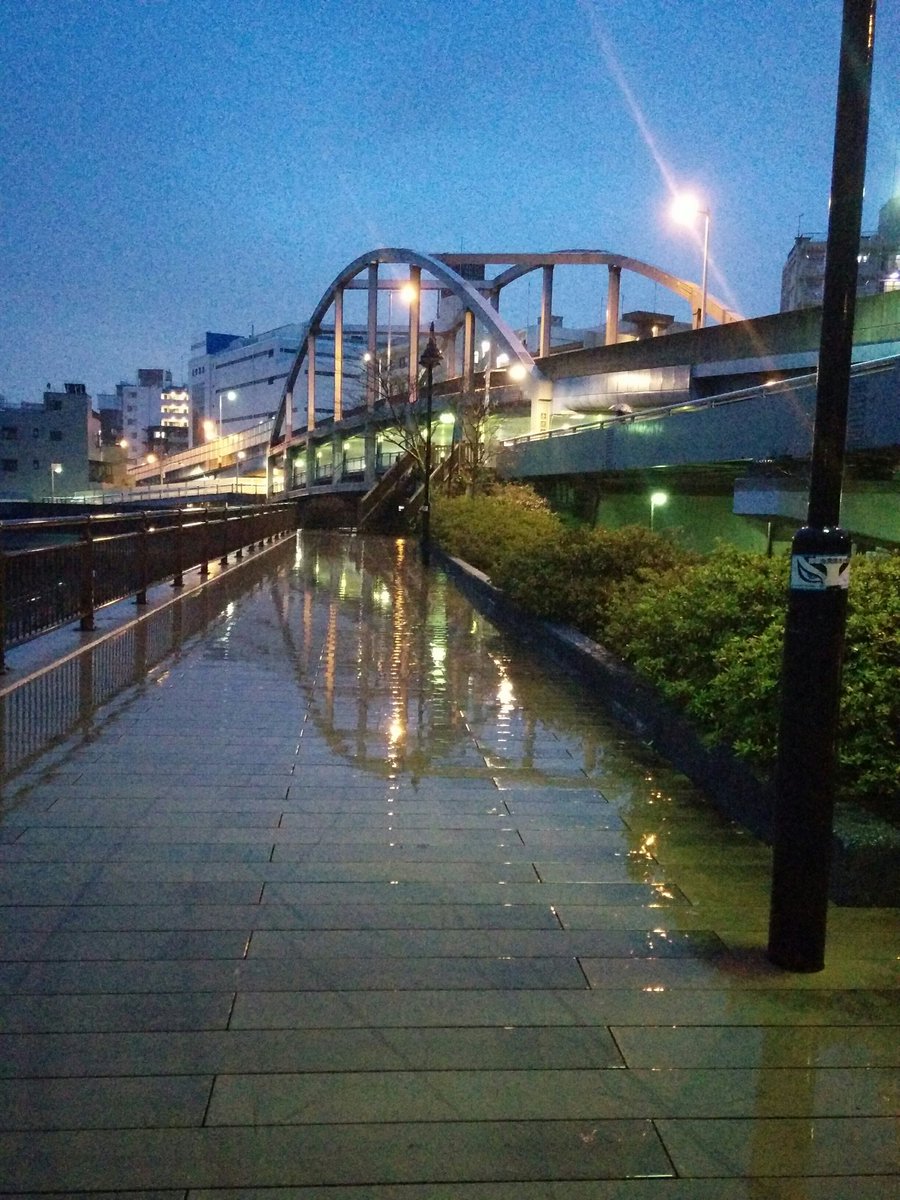 はっさく 1枚の写真に デスノート 東京喰種 獄の棘のロケ地が収まってしまう 舟渡水辺公園 超オススメです 都営三田線西台駅から徒歩10分 その他色んなところからバスも出てます ロケ朔