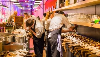 Events_NL's tweet photo. De drie pijlers voor het succes van #Vineyard #Catering ➡️ https://t.co/2kcVbQiKpq @SvenRusschen @VineyardCompany #catering #Events_NL https://t.co/Bb3OzmQVwZ