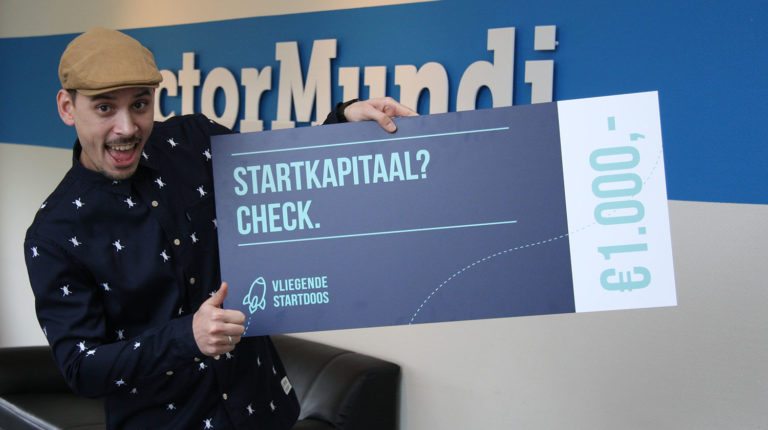 startdoos's tweet image. De winnaar van €1000,- startkapitaal bij de Vliegende Startdoos deze maand is Jonathan Tan! Als dj @Wantigga reist hij de hele wereld over. Lees hier het interview met deze winnende ondernemer: zzpbarometer.nl/2018/01/08/sta… #winnaar #startkapitaal #vliegendestartdoos