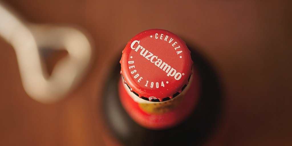 Atrás quedaron los días de roscón y villancicos... pero va, ¡anímate! Ponerse al día con tus compañeros entre cañas quizás no esté tan mal, ¿no? 🍻😊