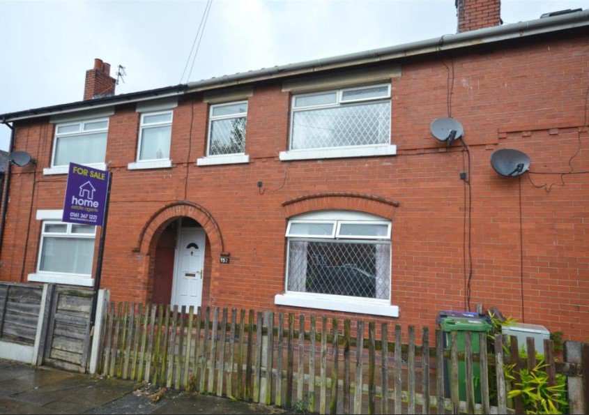 TamesideExpert's tweet photo. Today's Buy to Let deal is a 3-bedroom terraced property on Hope Street by @HomeTameside. Find out why this property could be high demand and would draw quick results:
https://t.co/TNex4zFCRy
#buytolet #buytoletdeal #manchesterproperties #tamesideproperties #tameside #dukinfield https://t.co/xTnb4i8EA6