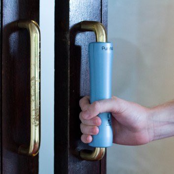 GPC_GroupMD's tweet image. This product needs to be in all our Services Stations!!! The fear of germs on the washroom exit handle can now be a thing of the past with #Purehold! Find out more in @TomoCleaning magazine (page 43) 
content.yudu.com/web/1jybr/0A1v…