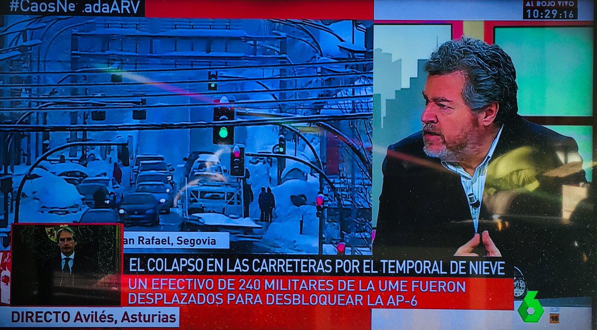 Fomento echa la culpa a Abertis que debería haber puesto medios, Abertis a la DGT por avisar tarde cuando se sabía que nevaría, la DGT estaba en Sevilla y pide disculpas sin asumir responsabilidades. 
La España Pilatos