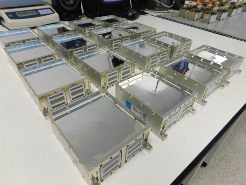 APC_Laboratory's tweet photo. Et les scintillateurs d'#XGRE de #TARANIS attendent le coup de foudre https://t.co/zrCFh4JU2b