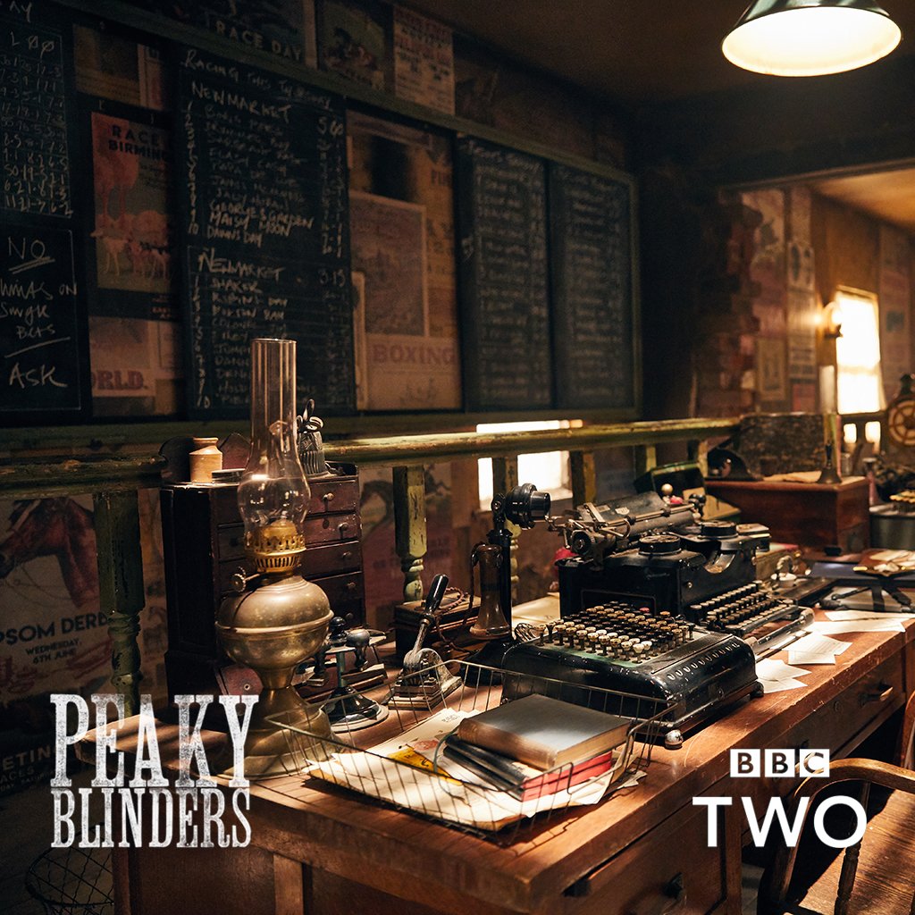 ThePeakyBlinder's tweet photo. Take a look at these behind the scenes shots from episode three of season four of #PeakyBlinders. Captured once again by the lens of @RobertViglasky https://t.co/maWNZbh4oM