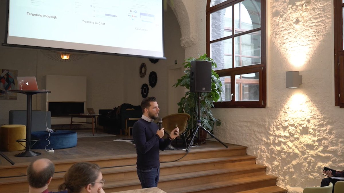 DallasAntwerp's tweet photo. ❓Waarom mikt @Hubspot op de #customercare markt? @ThierryDeVynck legt uit wat we al weten over de #customerhub op https://t.co/9EnJefNHg9 https://t.co/FWhMmwFtR6