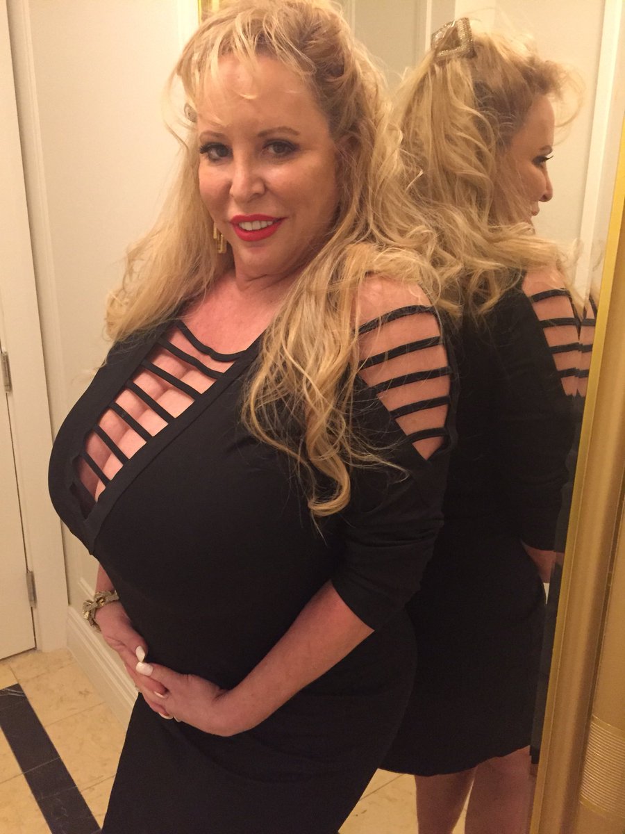 pillpopper88's tweet photo. I just put up two more photo sets on https://t.co/bcjXMqnAgp.  Hot and sexy photos just for you alone #LasVegas  #BigTits https://t.co/0w288Cdtoo