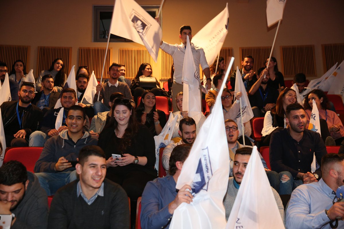 stalw_ch's tweet photo. Δεν είδαν λέει ΝΕΟΛΑΙΑ αυτοί της στημένης "νεολαίας" του @NicholasPapadop. ΑΥΤΟΙ ΕΙΝΑΙ ΔΕΙΝΟΣΑΥΡΟΙ. https://t.co/yXbDlVBSKS