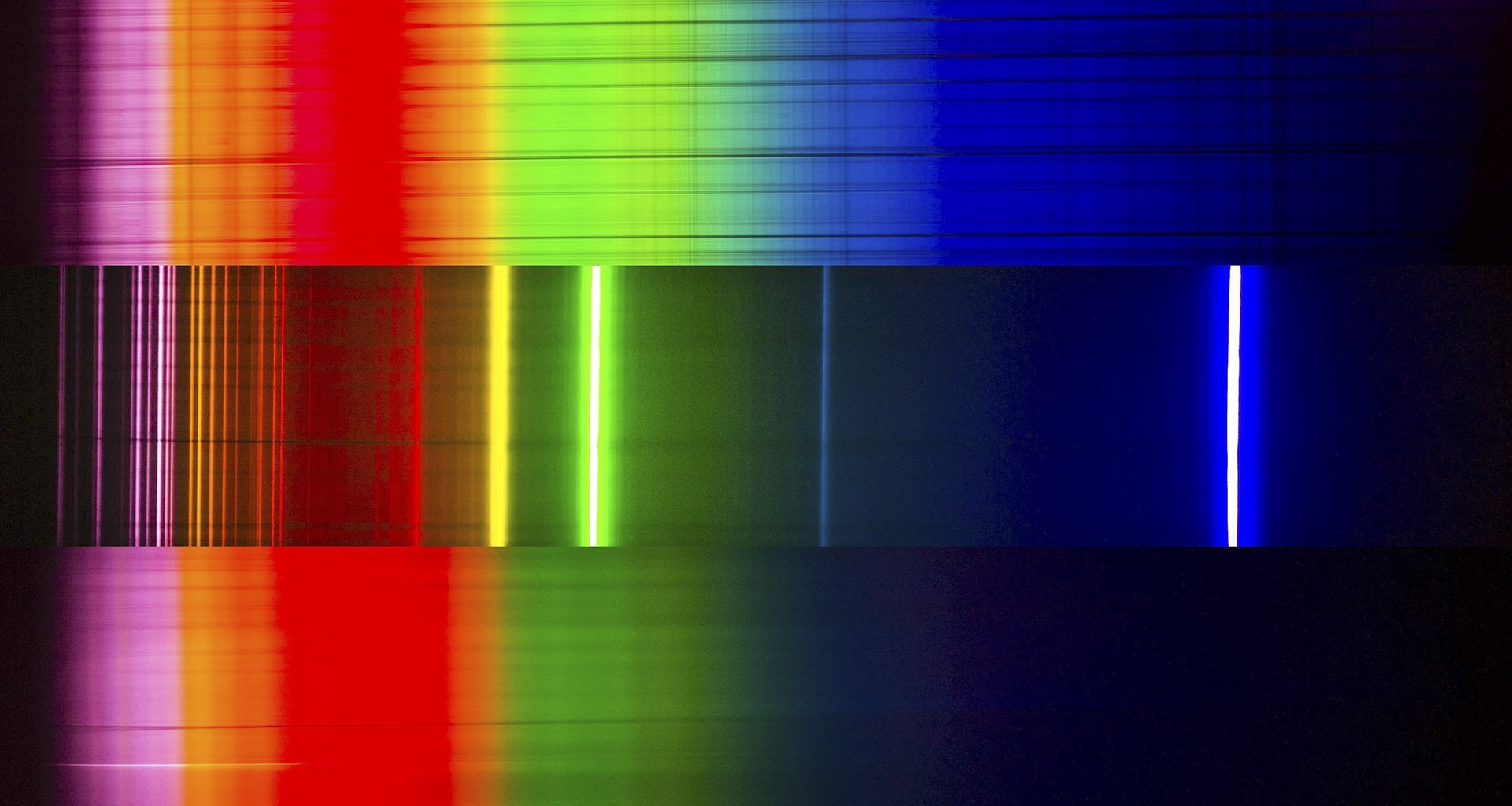 キャベツ 昔nex5に直視分光器をつけて撮った太陽スペクトル 結構たくさん吸収線が写る 肉眼ではこんなにみえないんだけど 右側は太陽 蛍光灯 タングステンだったかな ローパスはずしのnex5だけどuvはプリズムを透過しなかった Orz T Co