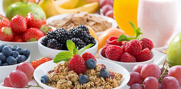 Not sure what you should feed your kids before their practice or game? The answer may be simpler than you think: bit.ly/2CKOzrp #activekids #healthysnacks