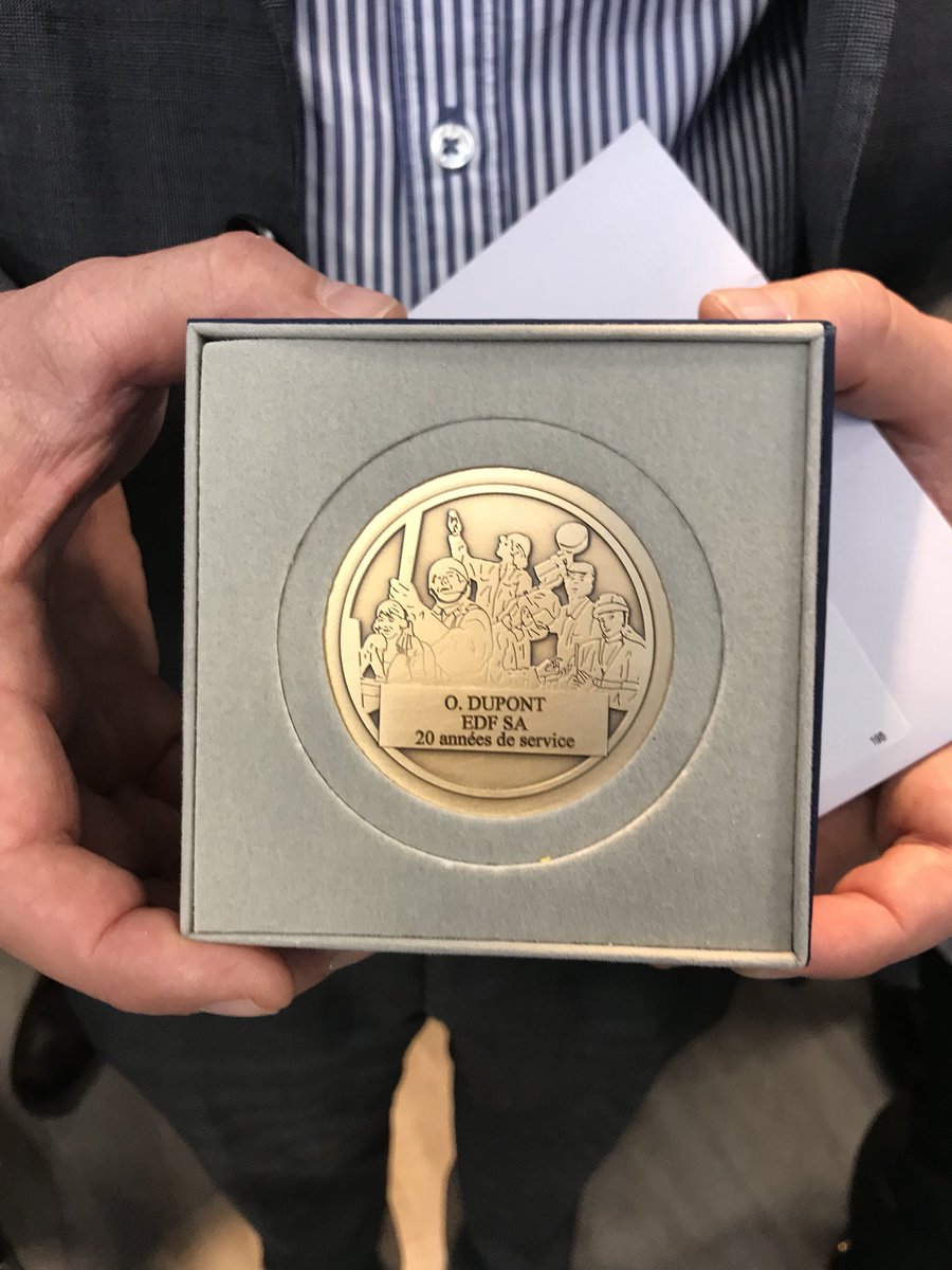 ChMissirian's tweet photo. Nos salariés engagés pour nos clients. Médailles bronze argent et or. 35 ans de présence pour Yveline Gilodi Catherine Diaz Catherine Flamand Alain Barbier et Philippe Cambresy 👏🥇 https://t.co/rhQWh2TWAL