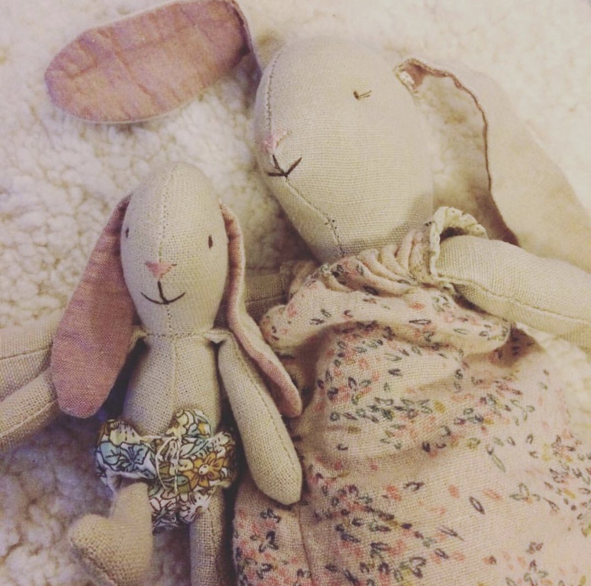 A couple of my fav things to snuggle with! ❤️❤️🎀 #kidswithcancer #favoritethings