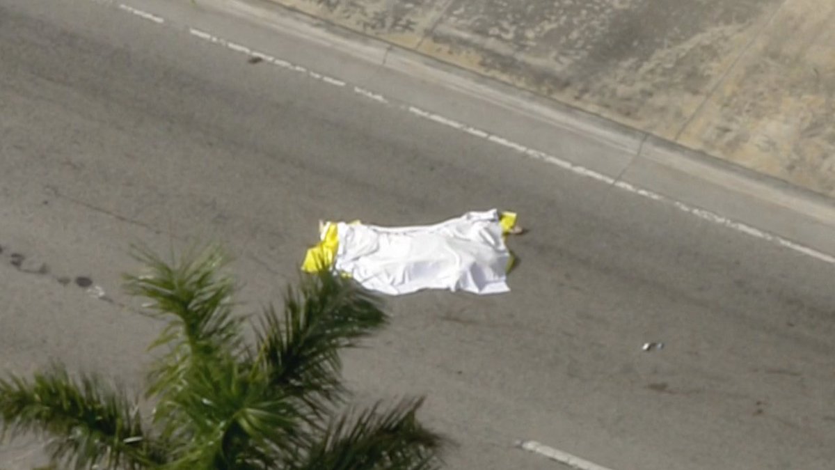 Pedestrian fatally struck by truck on South Dixie Highway in Pompano Beach bit.ly/2FeIiCB?utm_so… https://t.co/Q4afnISsKj