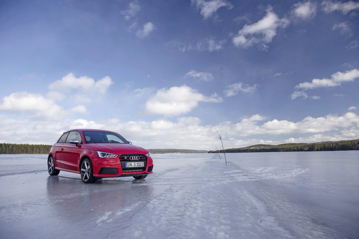 Icy roads . . Perfect playground. https://t.co/ku6Atp8IpM