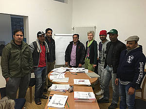 Hier die Hochbegabtenklasse für 6 jährige Migrantenkinder.
2 davon sogar mit Führerschein in ihrem Herkunftsland (ich sage aber nicht, wer!).
Schachmatt ihr Haider!