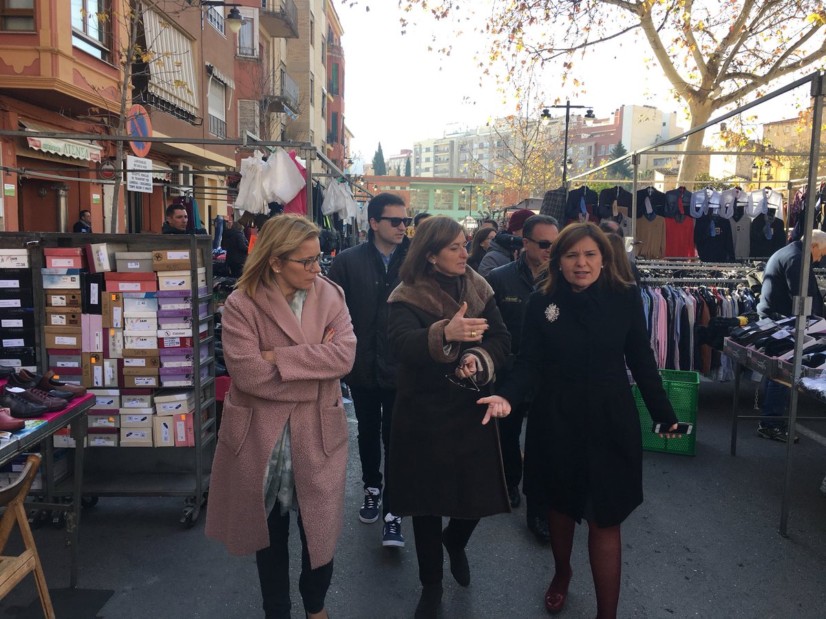 PPOntinyent's tweet photo. @isabelbonig @carmencontelles passejant pel mercat municipal interessant-se per Ontinyent https://t.co/oEBSTZCTmC
