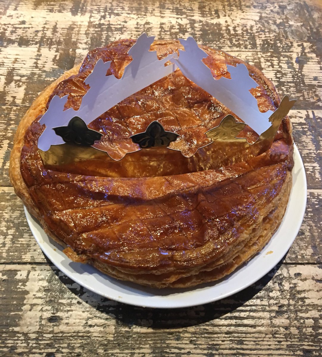 Raison18bute's tweet photo. #galettedesrois https://t.co/LcZ1W9gr0O