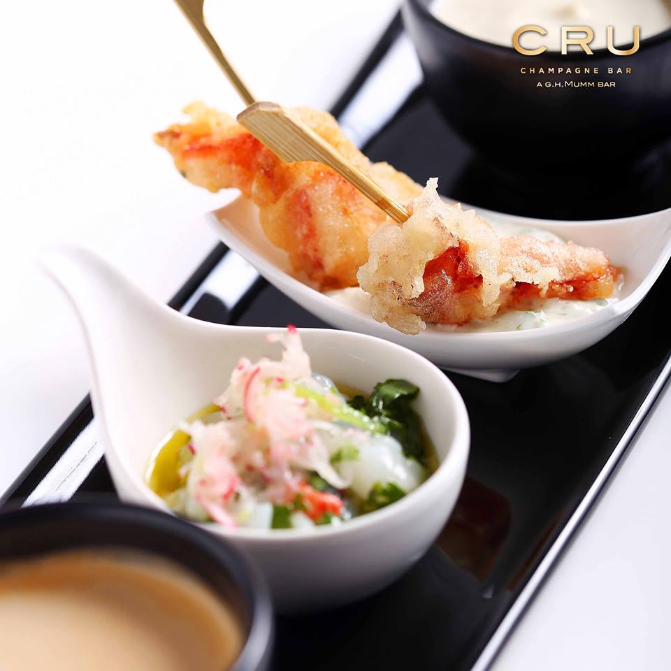 CentaraGrandCW's tweet photo. Lobster Symphony - It’s all in good taste.
CRU Champagne Bar–Where Angels Play.
#cruchampagnebar
#centaragrandatcentralworld https://t.co/FgHYGLNG6U