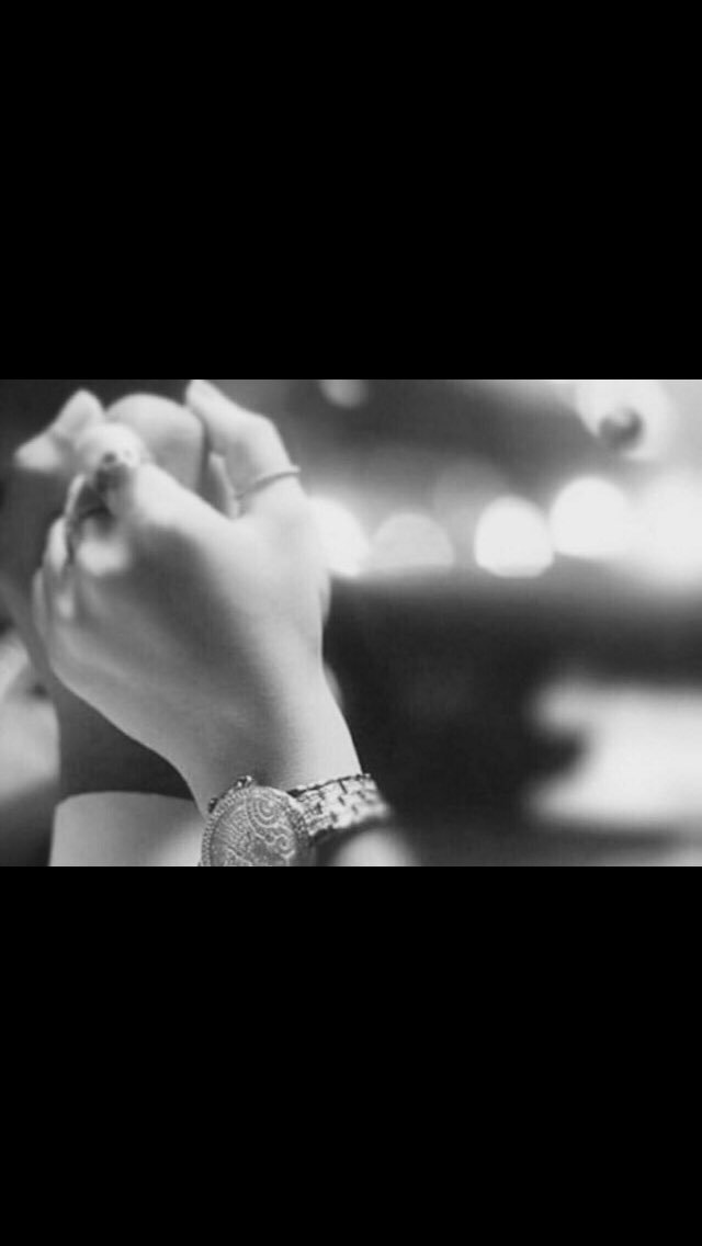 ياصدفةٍ ما جت على بال الأيام
كن العمر قبلك حظوظه بخيله 

كن الليالي قبل لا أعرفك اعوام
وكل الليالي في حضورك جميله ...💕
.
.