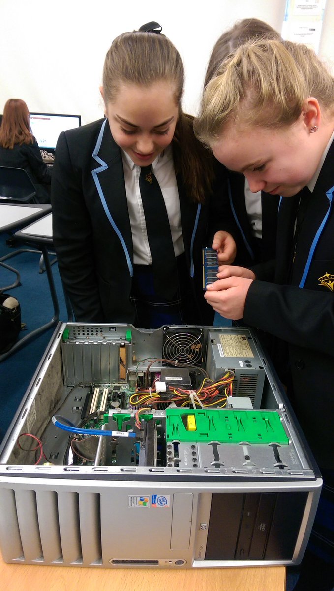 MHA_BICT's tweet photo. Lifting the lid! #teammha 
Bringing the inside of computers to life! Students taking old computers apart and identifying the parts! https://t.co/3WgTmCvsVM