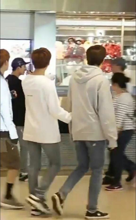 when they hold hands im --