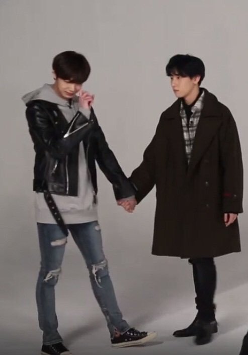 when they hold hands im --