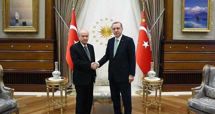 Devletinin ve Milletinin yanında 
yer alanlarla hainler karşı karşıya
Helal olsun Devlet Bahçeli'ye
Devletten yana taraf olduğu için
