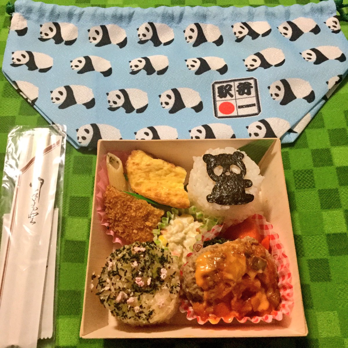 チョコレート電車 上野駅の駅弁屋さんで 赤ちゃんパンダ誕生記念弁当 を買ってみたよ キャワイイ 量は少なめ