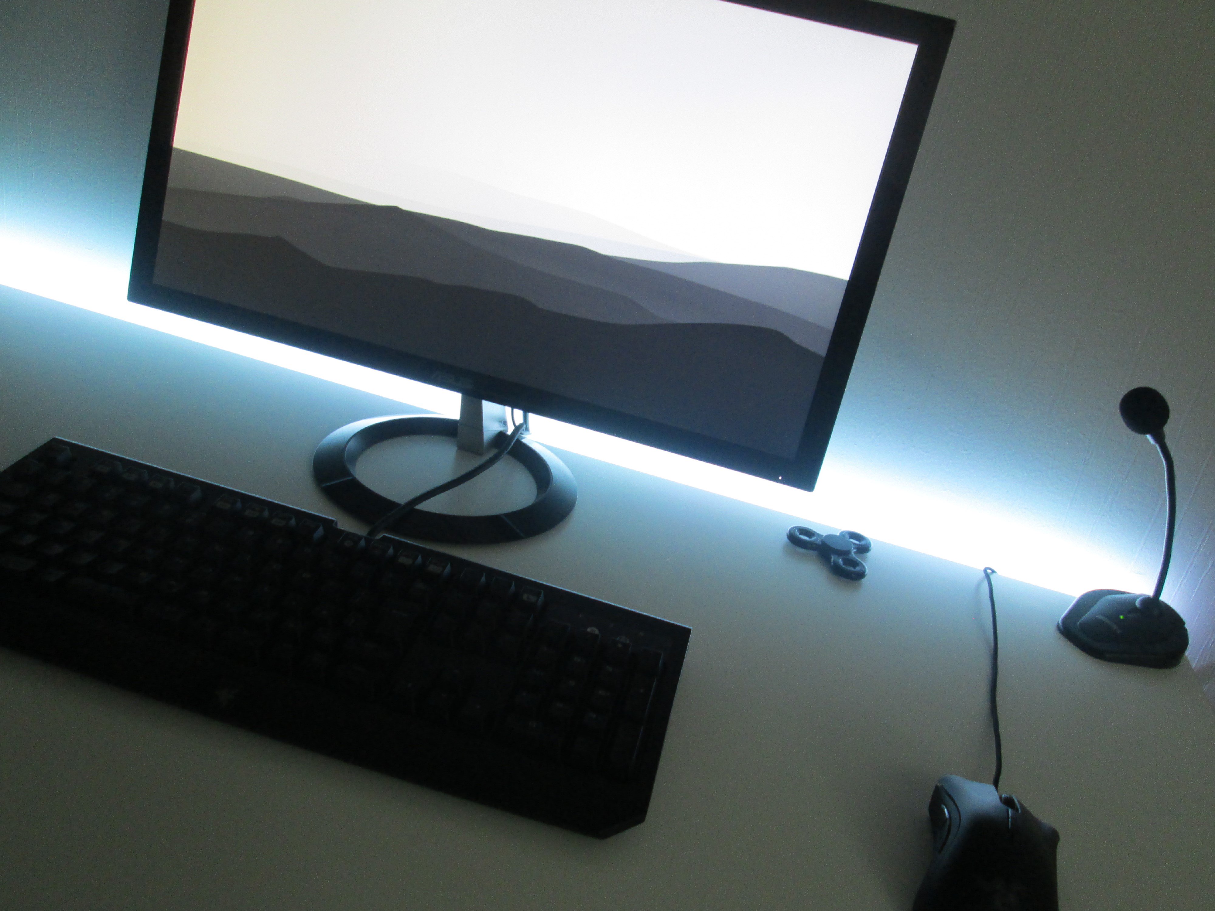 A 白黒にしてみた お前らのpcデスク周り晒していけ T Co Htgu4u0pf9 Twitter