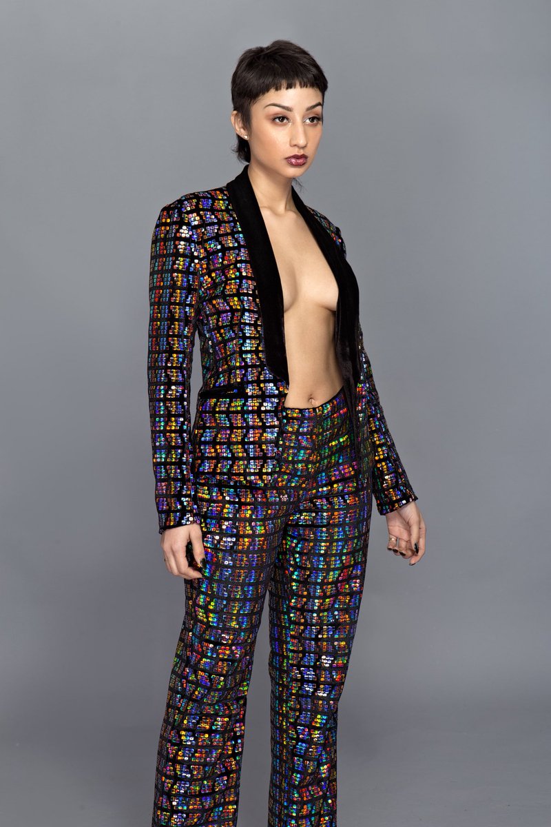 EBBNFLW's tweet photo. Looks for @PLUGGEDNYCSTORE 🎆 https://t.co/sfdwPiOC2x